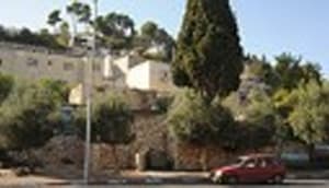 ספסלים באפלה: לאן נעלם הפרסום של התובעת?